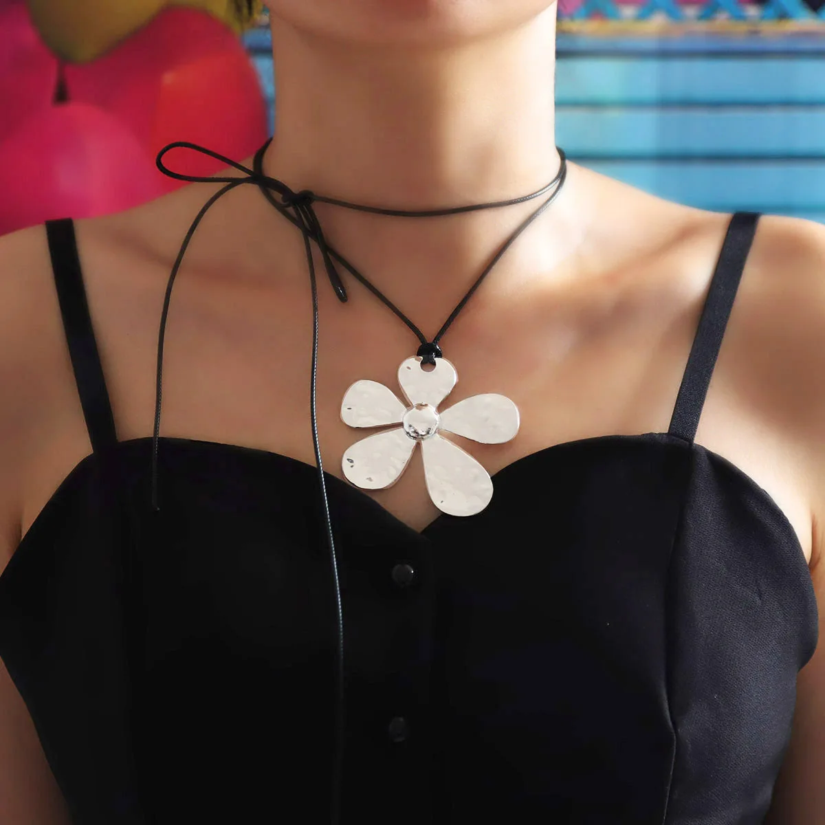 Firming Premium Alloy Flower Design Ladies Necklace Exaggerated Fashion Temperament Flower Pendant Necklace