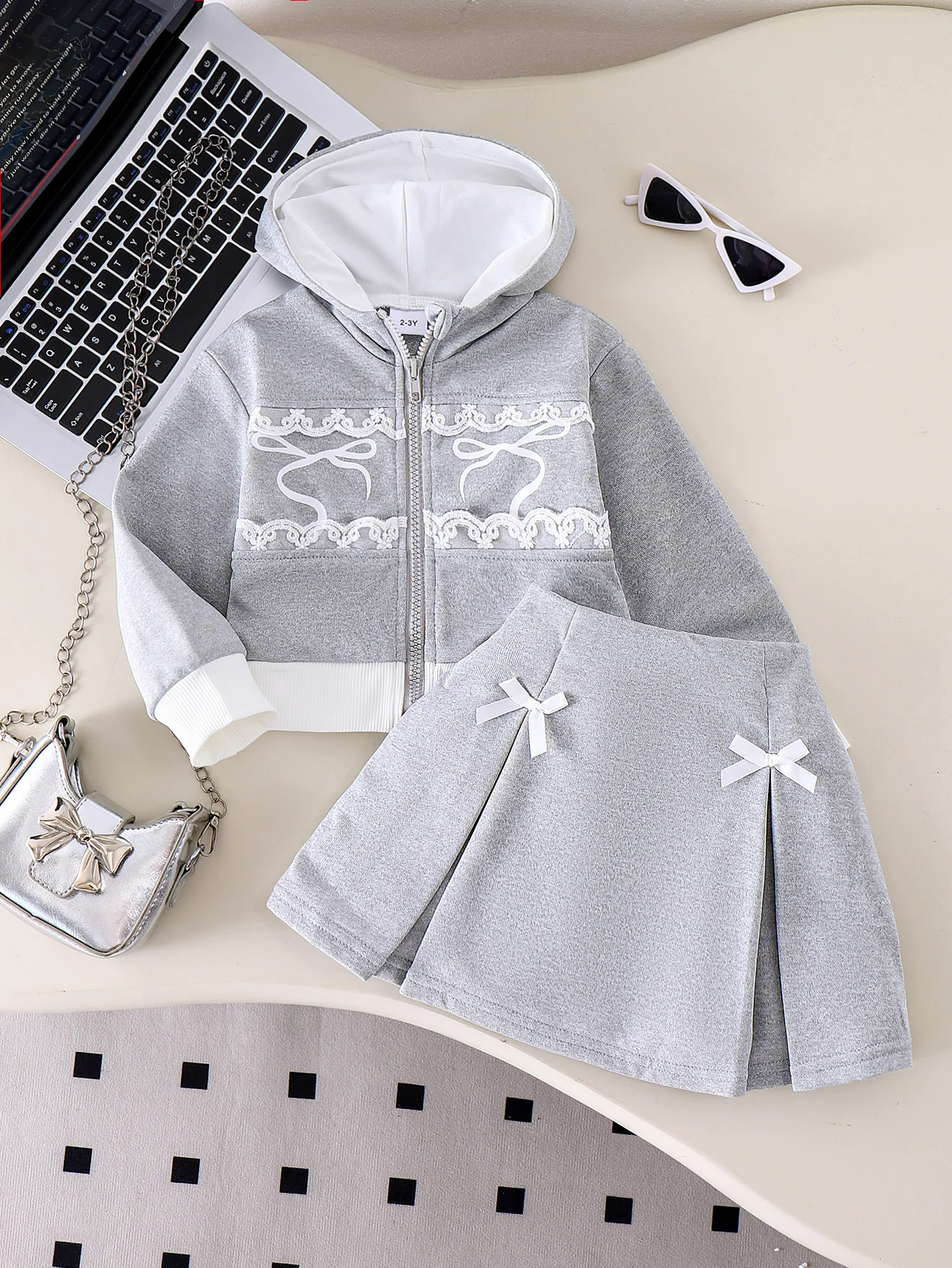 Cross-border autumn and winter new girl sweet and cute 2-7 years old gray long-sleeved zipper coat + short skirt