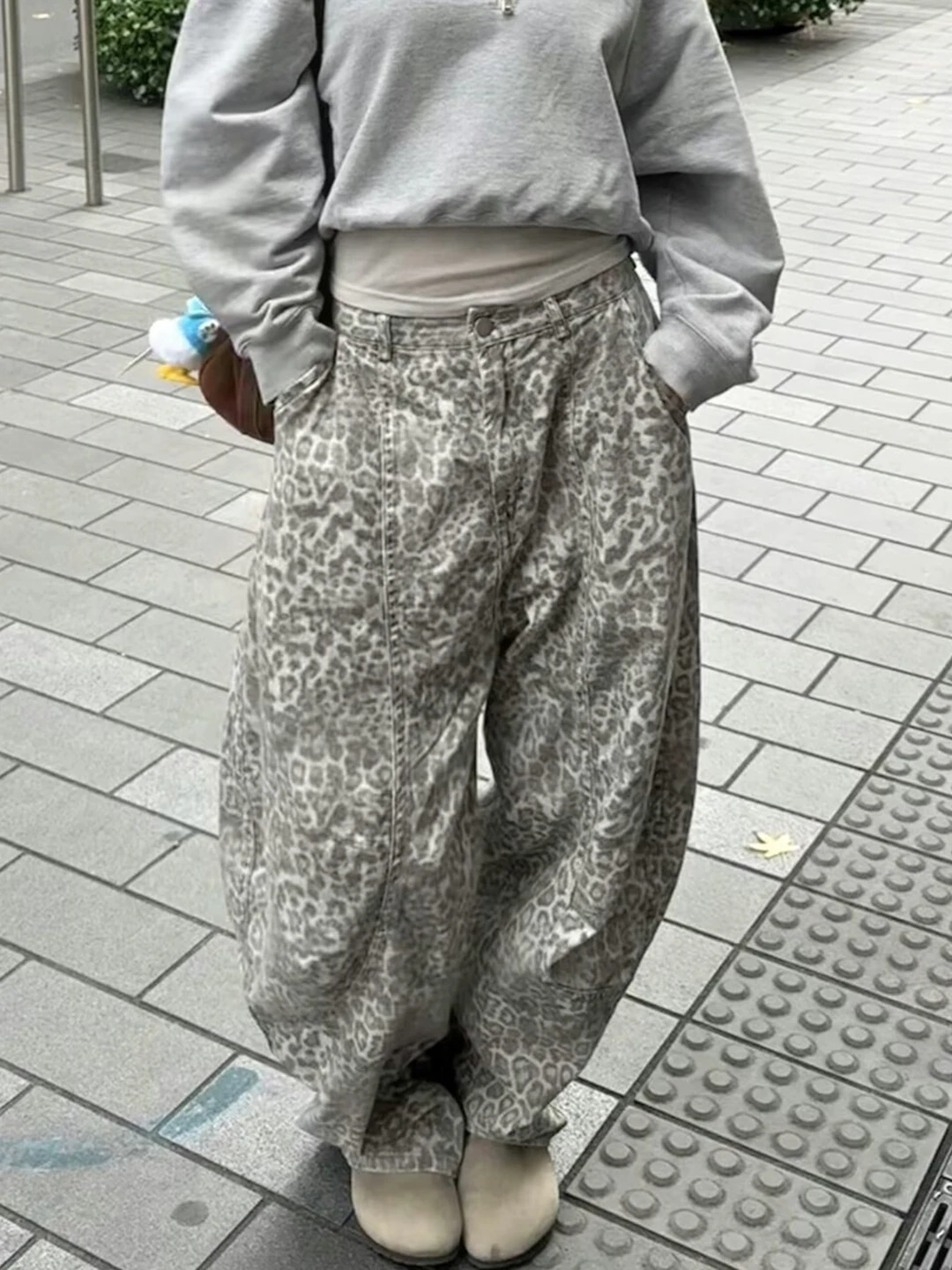 

Retro American Leopard Print Curved Knife Jeans Women's Loose Floor-Length Pants High Waist Denim Casual Style Autumn 2025