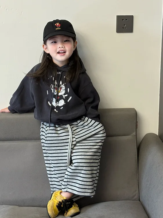 子供用カートゥーン柄パーカーパンツセット-春2026新作-ユニセックス-ツーピーススーツ-おしゃれな兄弟姉妹コーデ-通気性-軽量