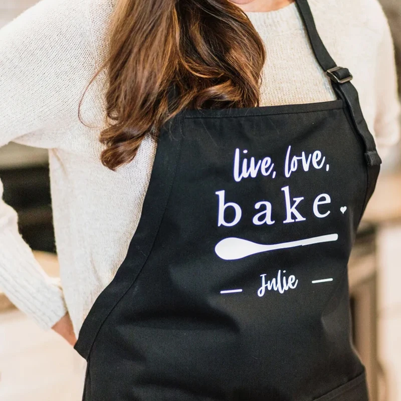 Delantal negro con nombre personalizado Live Love, delantal personalizado para cocinar en casa, panadero, fiesta de cumpleaños, decoración del día de la madre, el mejor regalo para ella