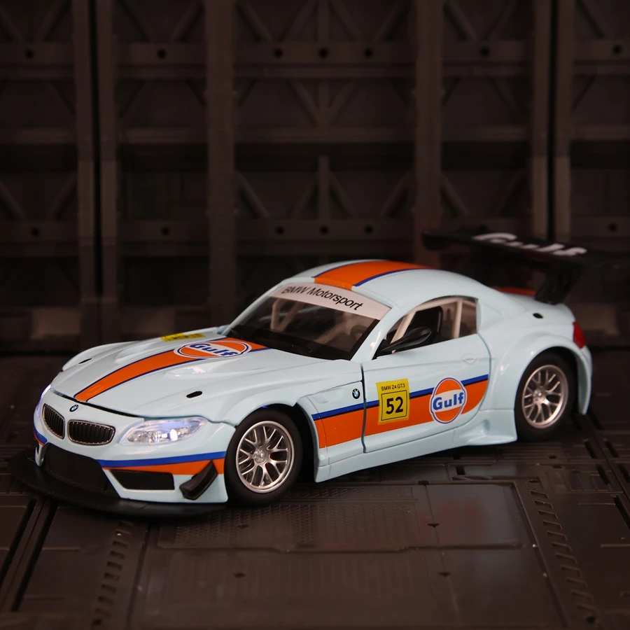 CCA 1:24 BMW Z4 GT3 Gulf Oil Co-marqué modèle de voiture en alliage ornements acousto-optique retirer transformé aux voitures jouets pour enfants.