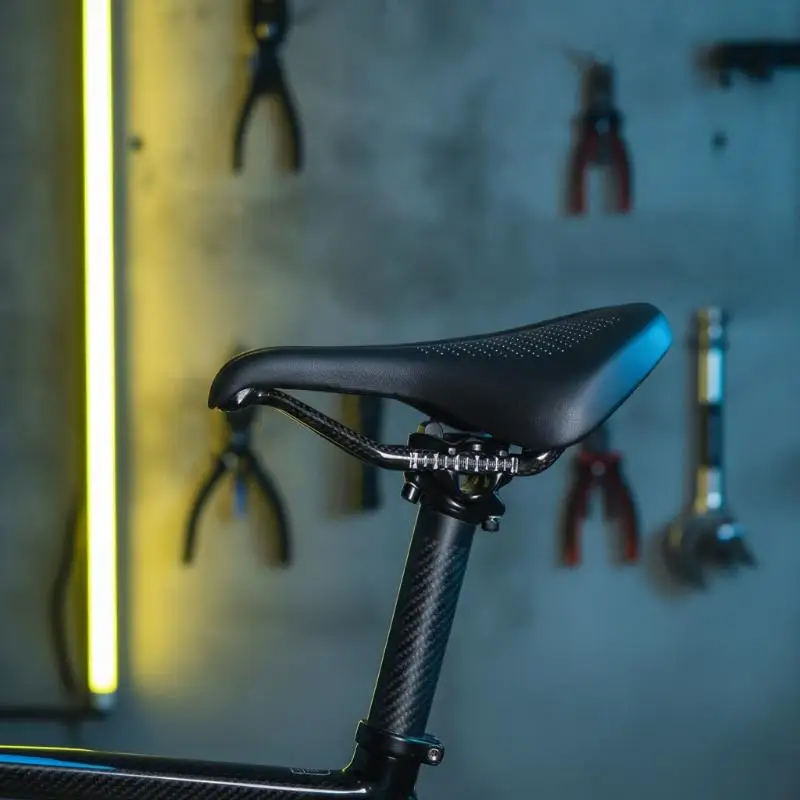 UD Bare Carbon Fahrrad Leichter Carbonfaser-Fahrradsattel Langlebig für Mountainbike, Rennrad und Wettkampf-Radsport – Detail 1