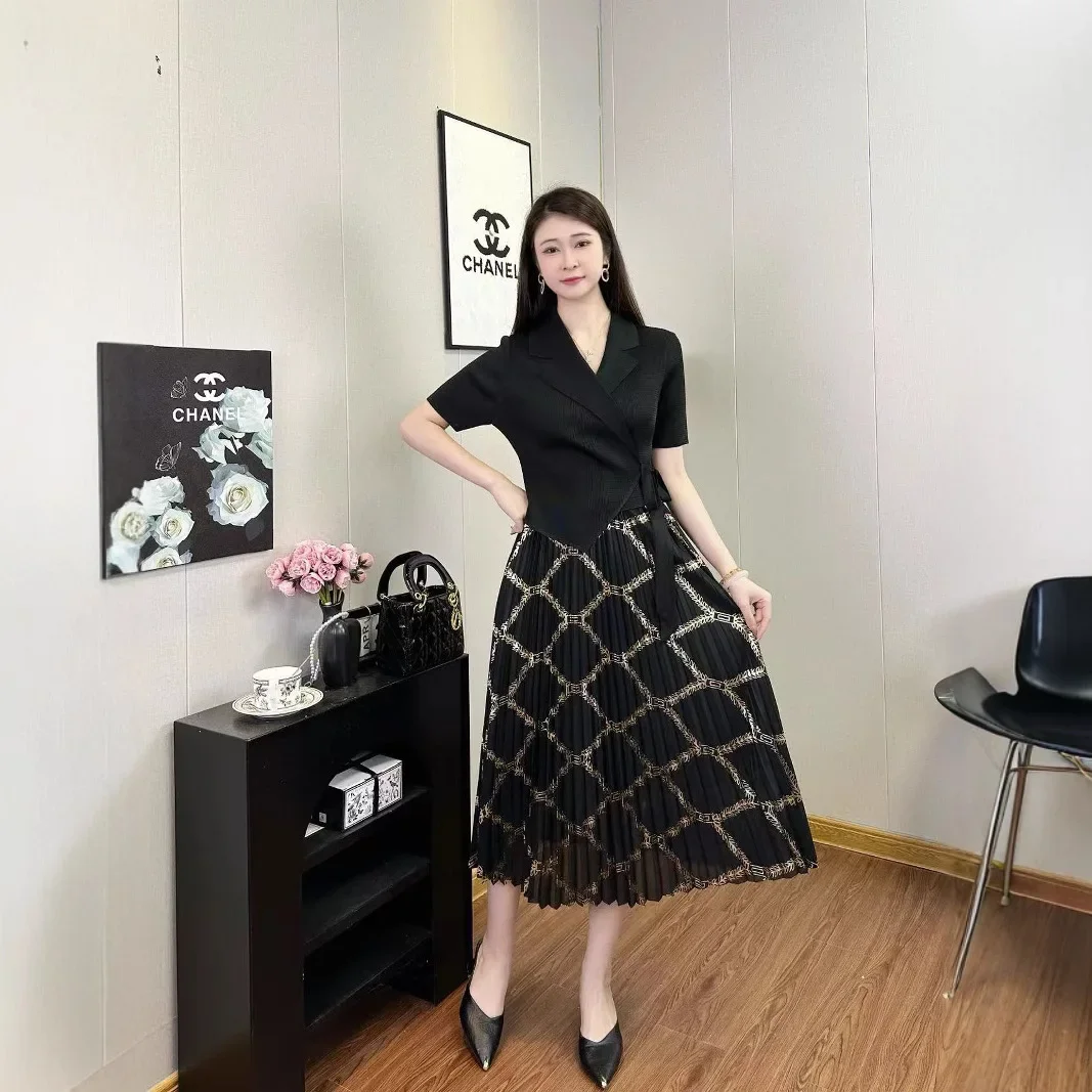 

Miyake Style Pleated Dress for Women 2025 New French Gold Stamping Heavy Industry Suit Collar Lace Waist-hugging Midi Skirt