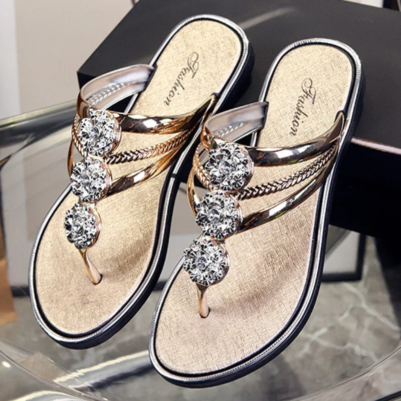 New Rhinestone Flip-flops Female Seaside Lightweight Casual Beach Shoes Non-slip Comfort Flat Sandals Sapatos Femininos