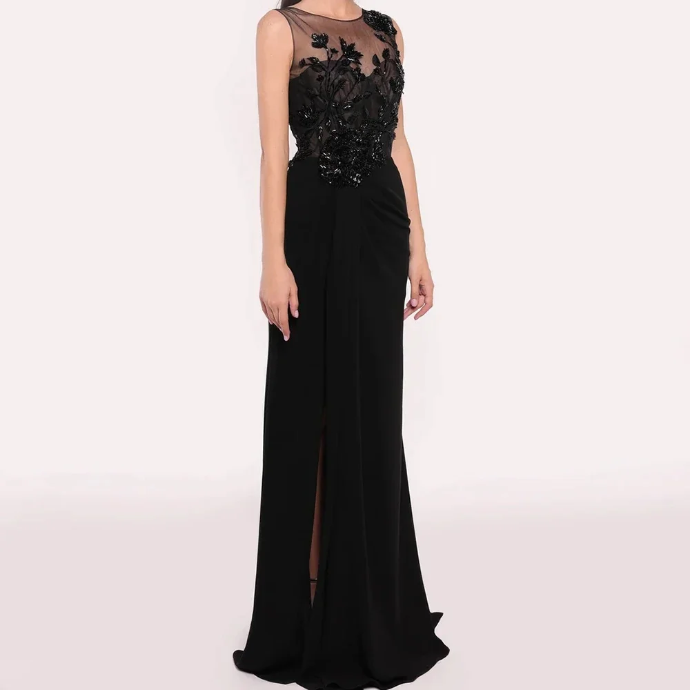 Minimalist backless strapless dress. Smooth lines fit perfectly. Personal customization shows gentle and graceful temperament