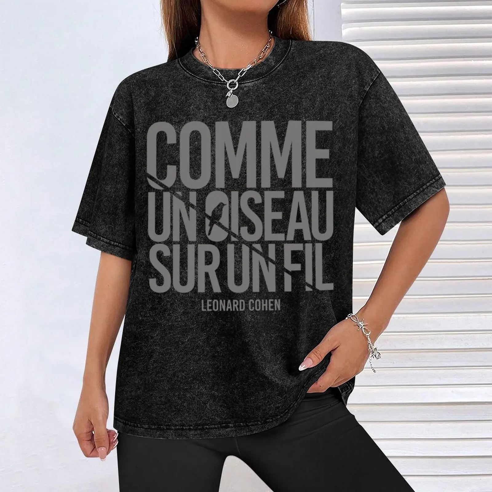 Leonard Cohen Comme un oiseau sur un fil Fitted Scoop T-Shirt Plus Size Lightweight Top view 4