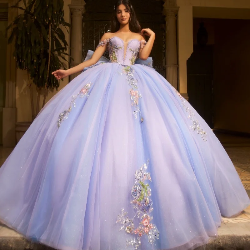 فستان Quinceanera أرجواني لافندر مكشوف الكتفين على شكل زهرة كريستال ملصق طويل بفيونكة فيستدوس دي 15 Quinceanera ﻿ تخصيص