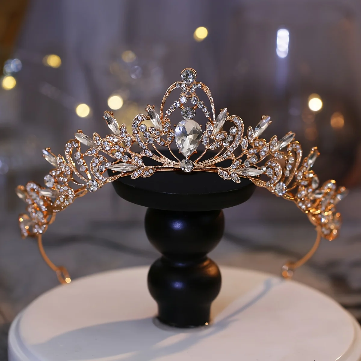 1 PC Elegant European And American Style Golden-plated Bridal Crown Headpiece With A New Design For The Bride