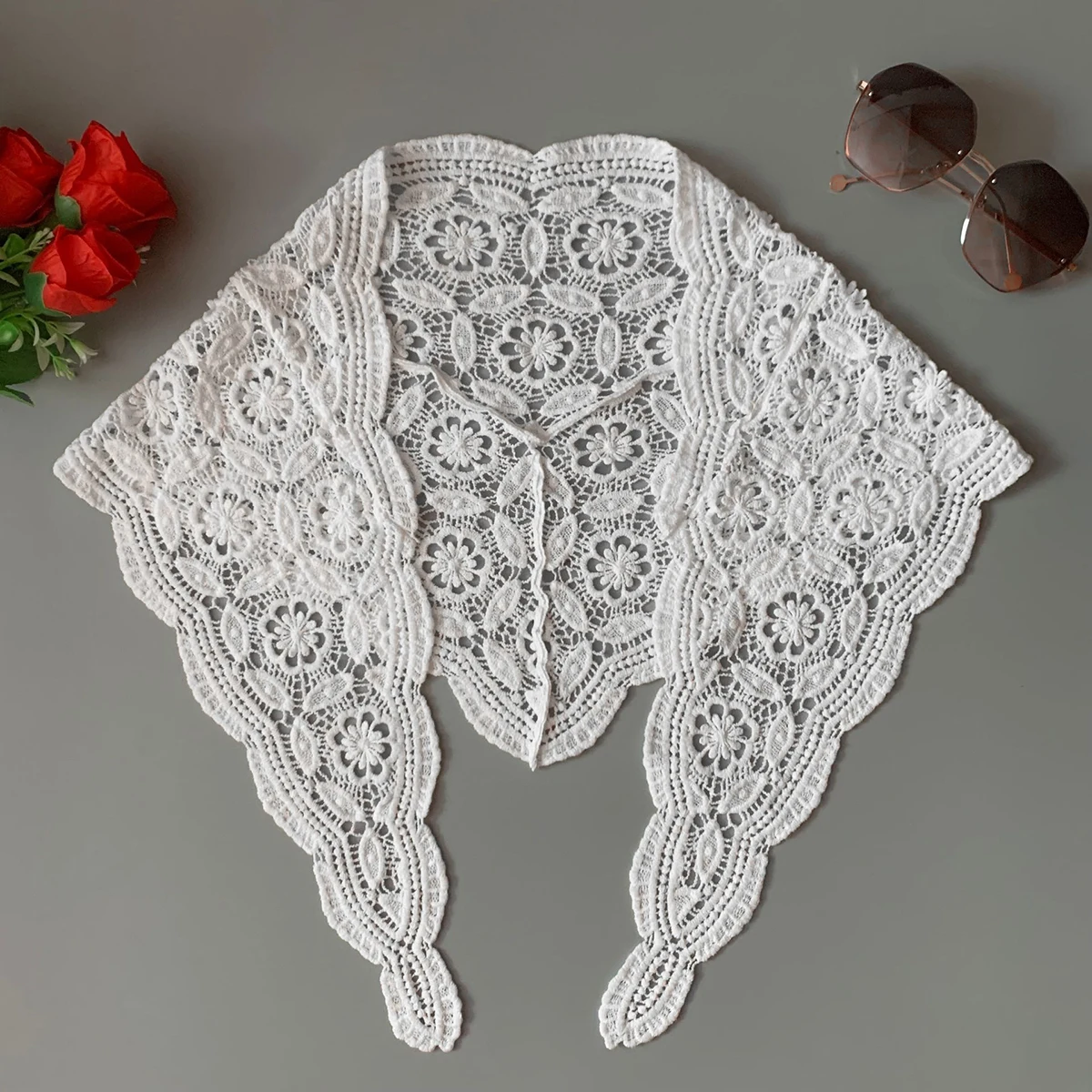 Einfarbiger Häkelblumen-Schal für Frühling und Sommer, Dünne Spitzen-Überwürfe, Kleiner Schal mit Knoten für Damen – Detail 3
