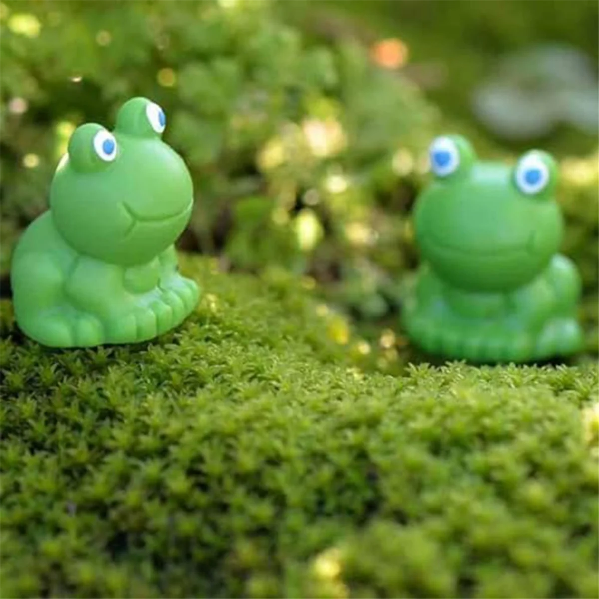 N38R_Mini Frogs 100 Pack, Mini Frog Garden Decor, Green Frog Figurines