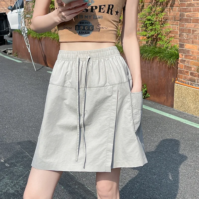 Damska szybkoschnąca spódnico-spodenki sportowe na lato, codzienna elastyczna talia, rozcięcie z przodu, spódnico-spodenki cargo.