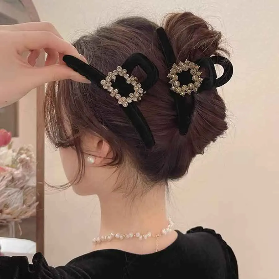 Black Flocking Rhinestone Hair Clip for Women Elegant High Ponytail Shark Clip Fashion Girls Hair Clamp view 3