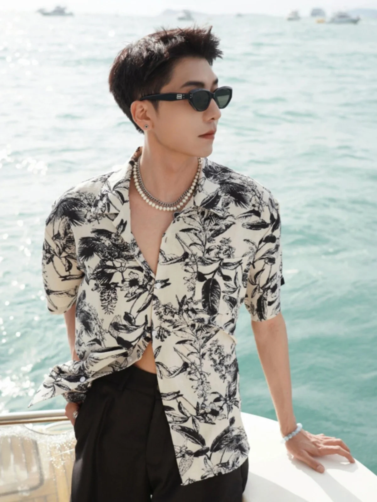 

Hawaii Cuba Collar Short Sleeve Ice Silk Flower Shirt Thin Summer Men's Beach Sand Beach Top Loose Fit Youth Trend Polyester ...