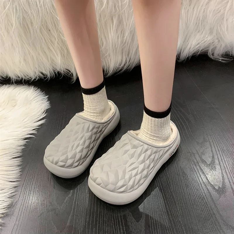 

Xinluo Winter Couple Cotton Slippers with Plush Lining, Fashionable, Lightweight Trendy Cotton Slippers for Men and Women