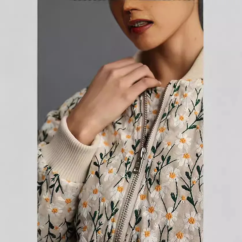 Damska krótka kurtka bomberka, bawełniana kurtka puchowa z nadrukiem stokrotek, kieszenie zapinane na zamek, styl westernowy, słodka, świeża, ciepła, wygodna, wielokolorowa.