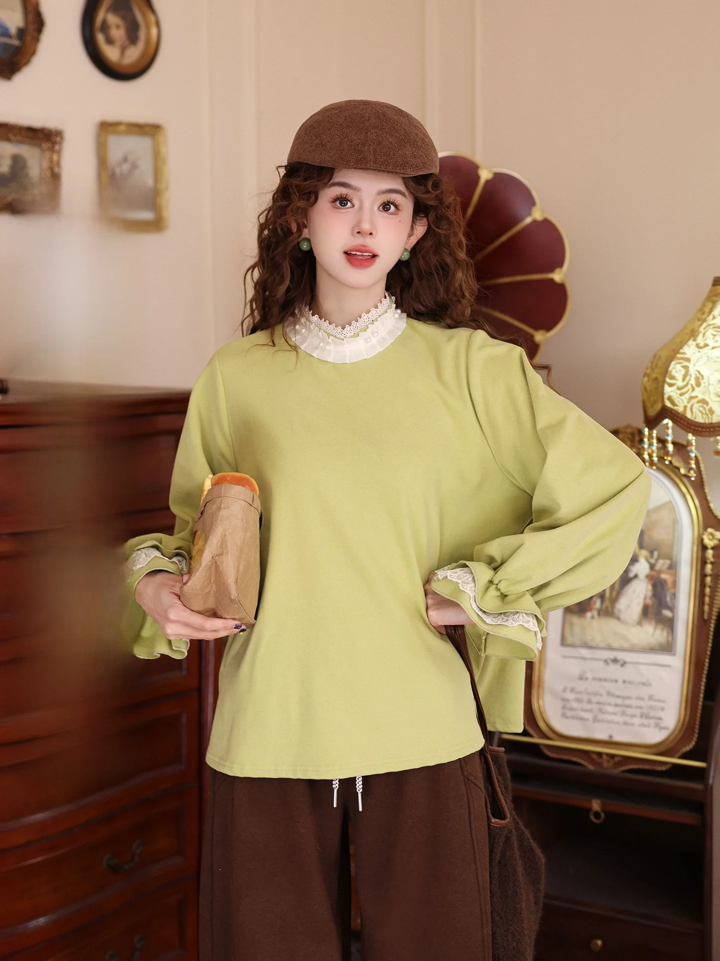 

Chen Jiajie Pearl Girl Hong Kong Style Retro Ruffle Stand Collar Base Shirt Women's Loose Inner Wear Match All Polyester Fiber