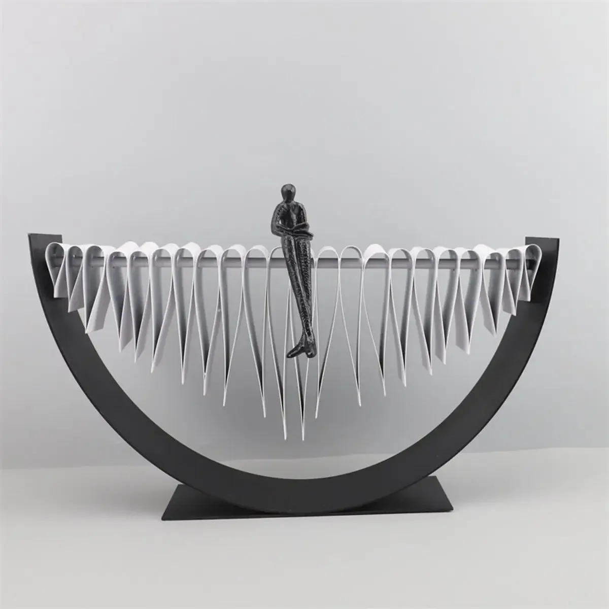 Nordic Creative Reading Man Resin Crafts Character Art Sculpture Model Office Living Room Black White Resin Ornament