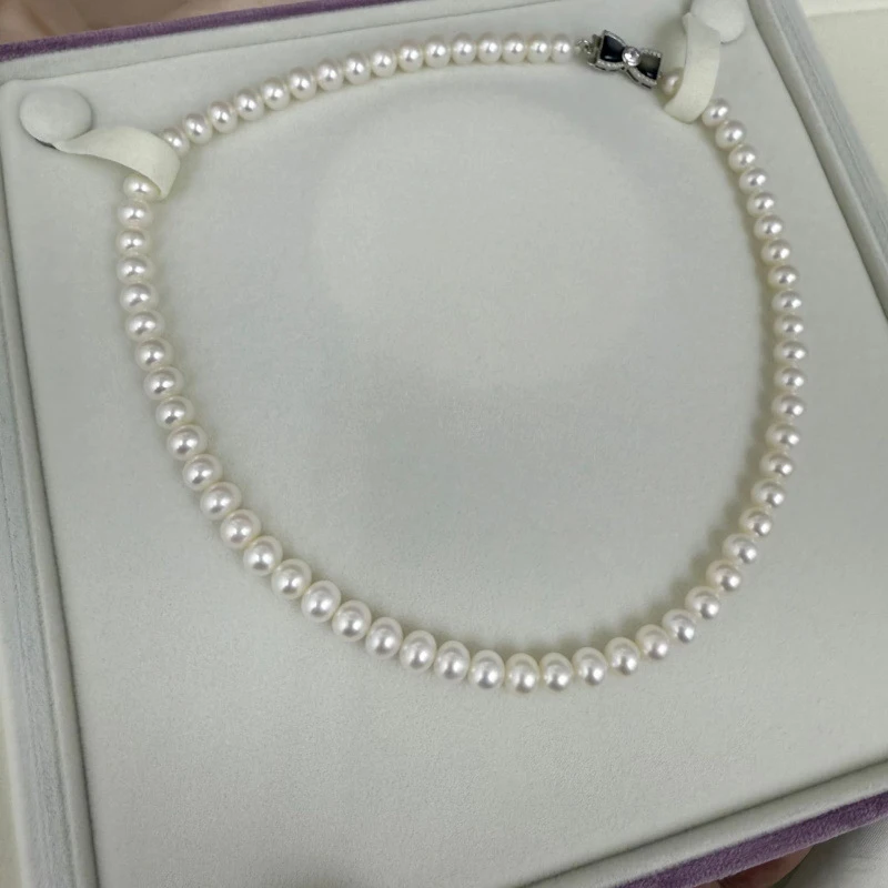 

Freshwater pearl-8mm round with slight imperfections, high luster, S925 silver clasp, versatile necklace