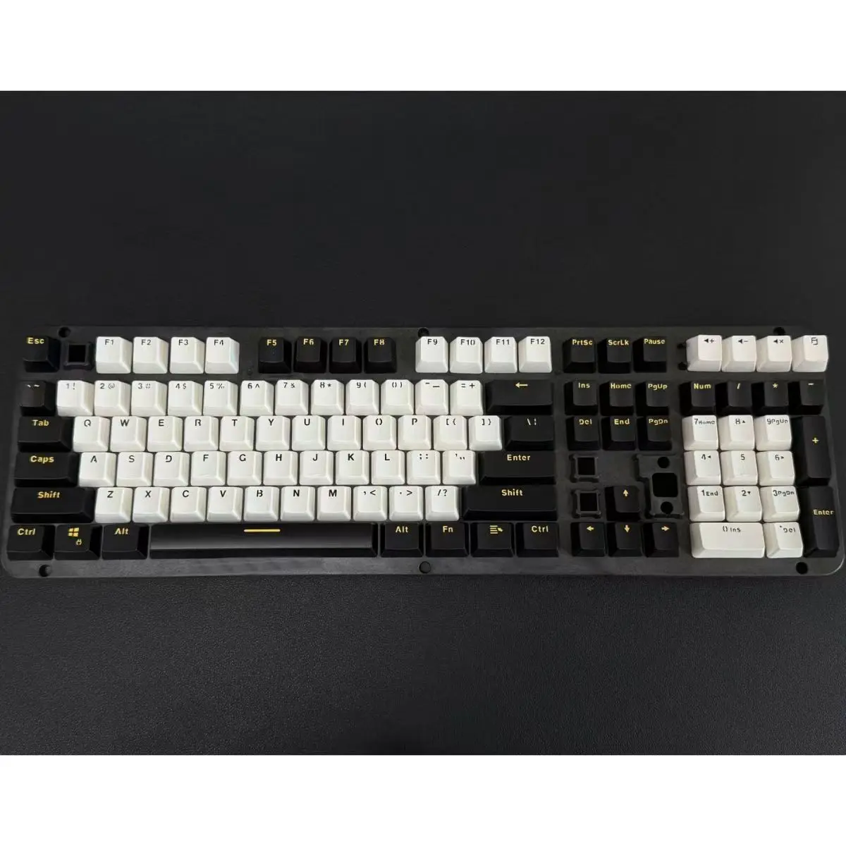 A variety of OEM keycaps PBT opaque, sonic, burgundy, constellation