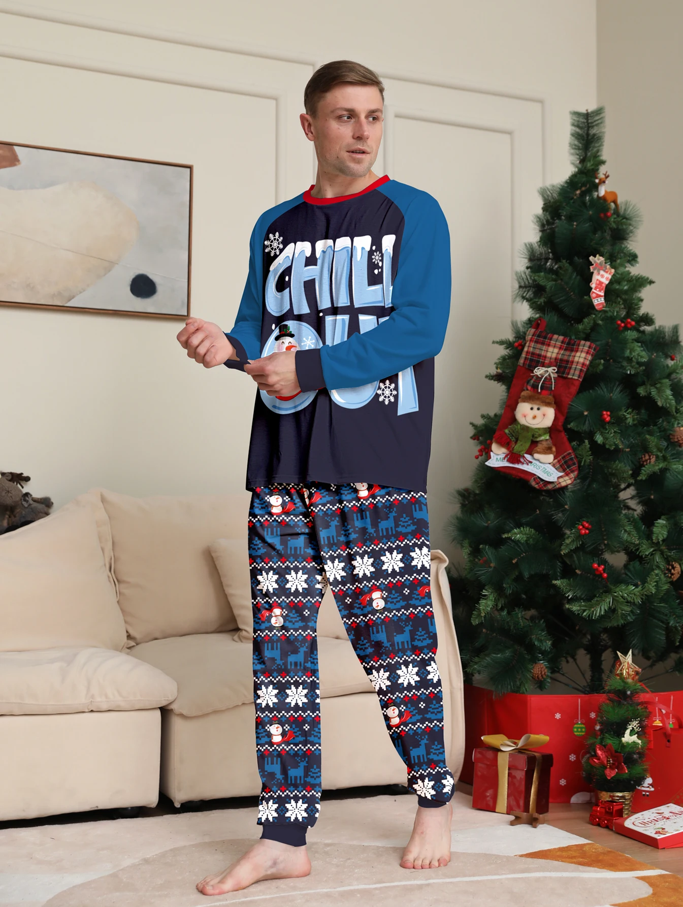 Kerstpyjamaset voor heren met "CHILL OUT" en sneeuwpopprint, feestelijke kerstloungekleding