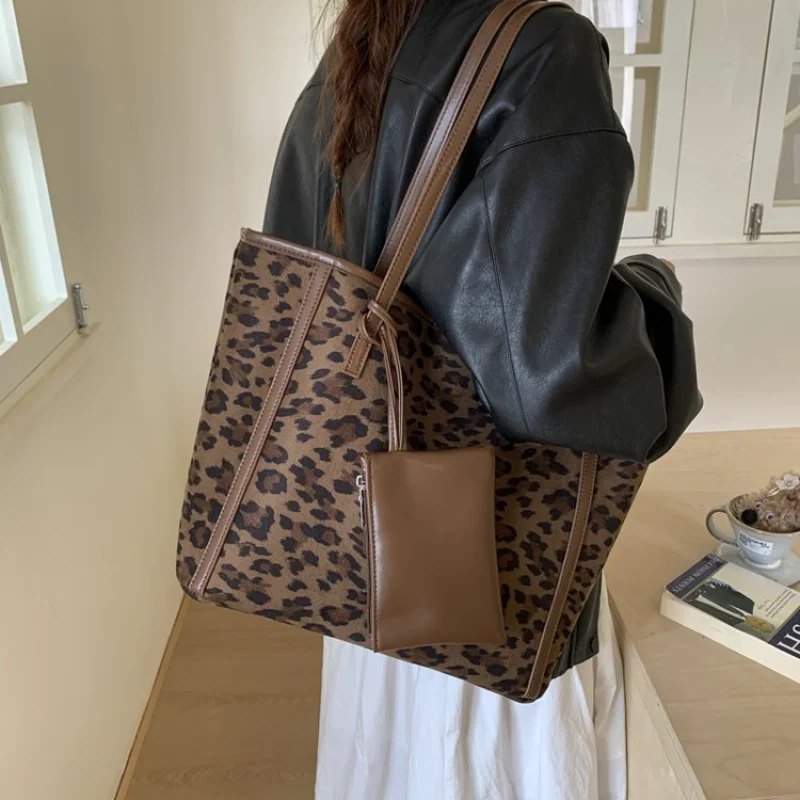 

Classic Women Messenger Bag Leather Handbags Famous Designer Shoulder Bag Elegant Crossbody Bag Popular For Ladies