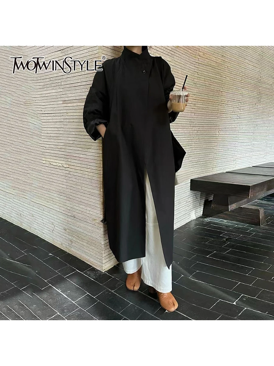 

TWOTWINSTYLE однотонные свободные сращенные пуговицы модные женские тренчи с воротником-стойкой и длинными рукавами в стиле пэчворк с карманами женский новый