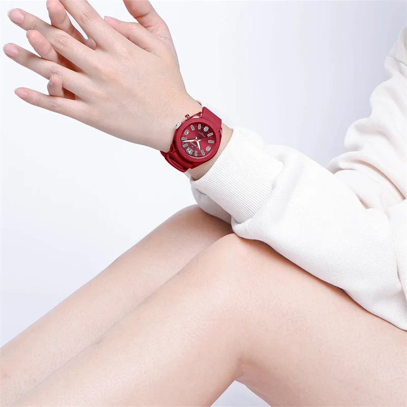 NAVIFORCE Nieuw design mode damespolshorloge Hoge kwaliteit waterdichte siliconen dames quartz horloge Jurk Casual vrouwelijke klok