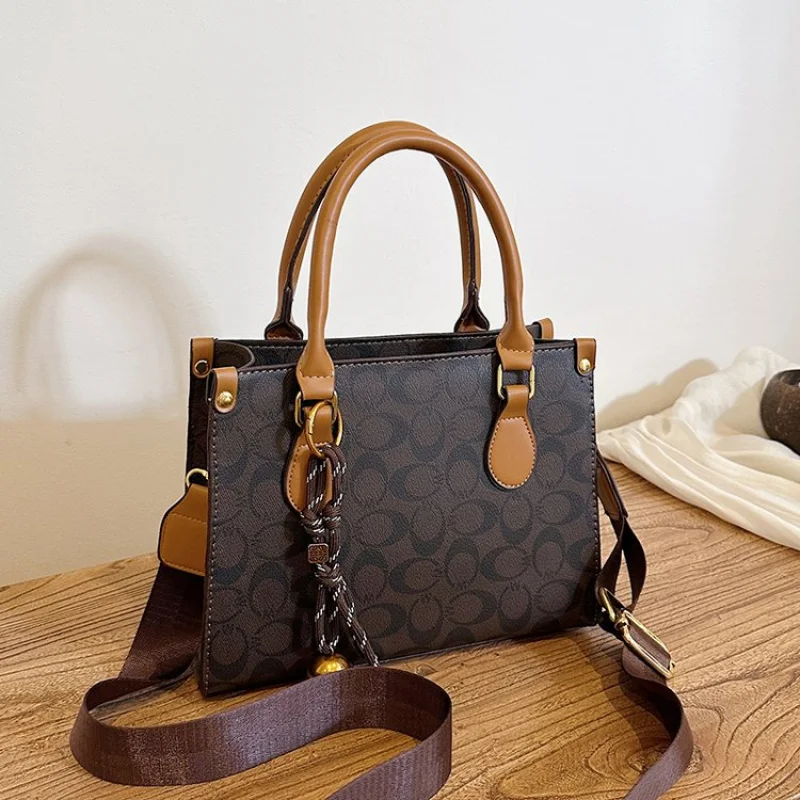 

Luxury Elegant Leather Shopper Bag For Women Unique Vintage Large Capacity Solid Color Perfect For Commuter Leisure