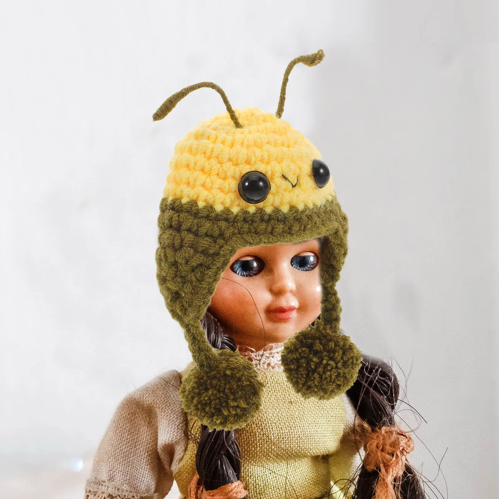 Miniatura czapki dzierganej w stylu pszczoły dla postaci zwierzęcych, mała ręcznie robiona czapka do ozdób rękodzielniczych, akcesoria do domku dla lalek DIY i na przyjęcia.