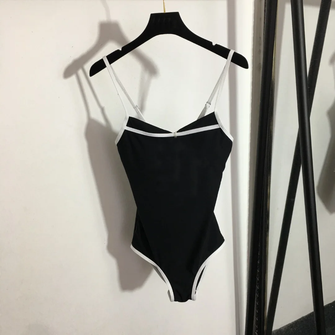 

Sexy One-Piece Swimsuit with Diamond Logo Decoration Simple Retro Black and White Color Matching Sexy Leaky Back Beach Bikini