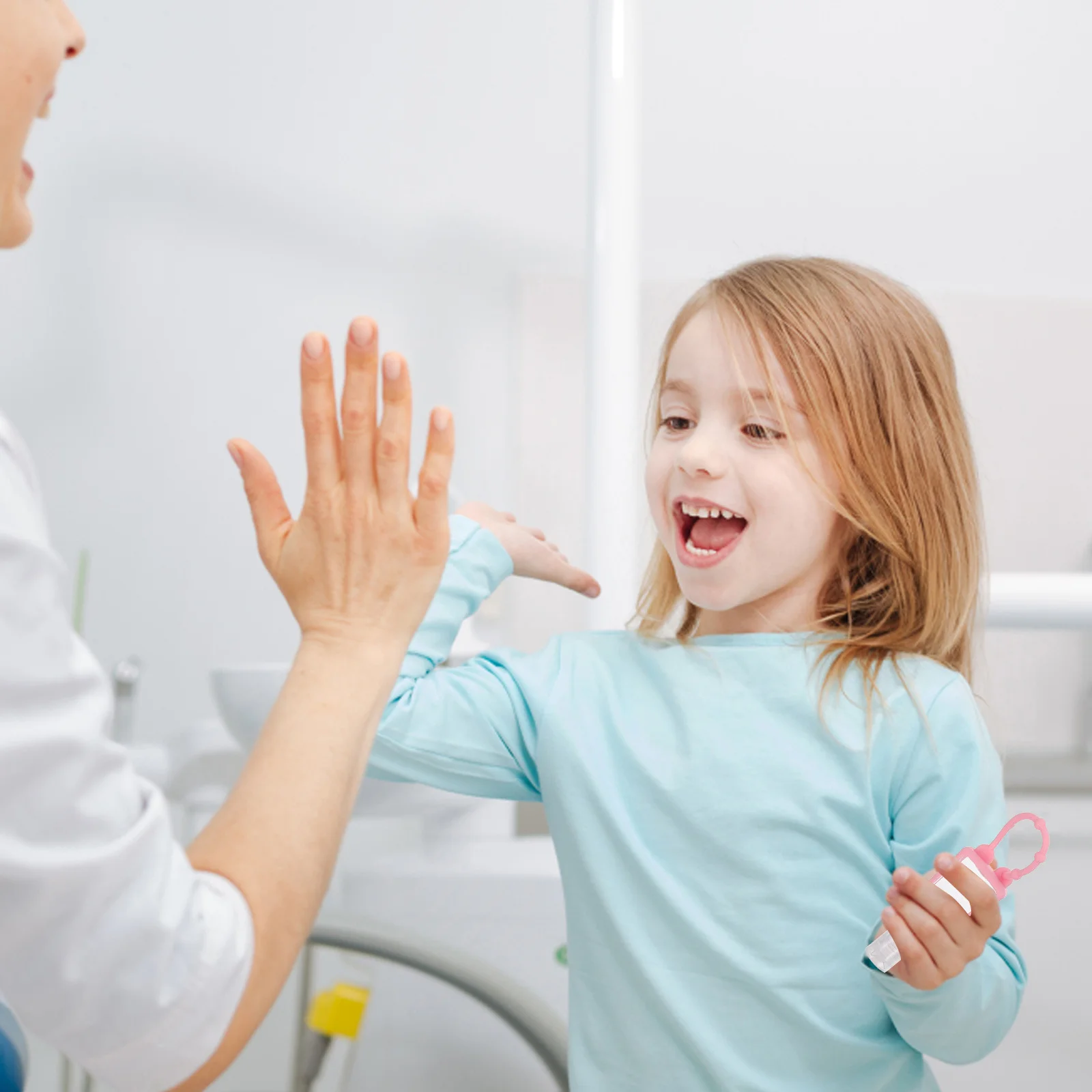 

10Pcs Silicone Bottle Holder Bright Color Adjustable Strap Hand Holder for Travel Backpack Keychain Portable Liquid Bottle Case