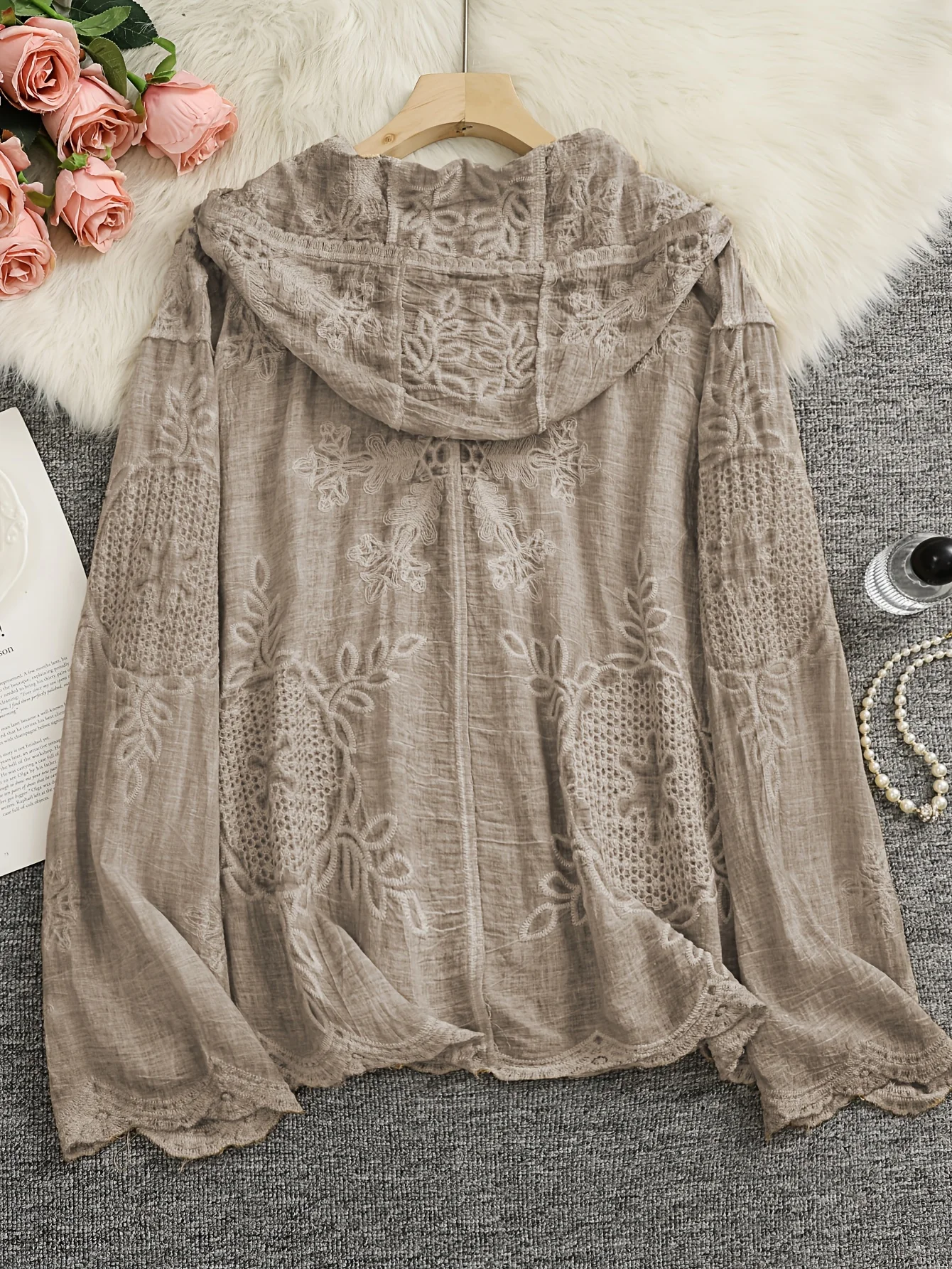 Hooded Long-Sleeved Lightweight Cardigan with Embroidered Flowers and Front Buttons, New Style Shirt