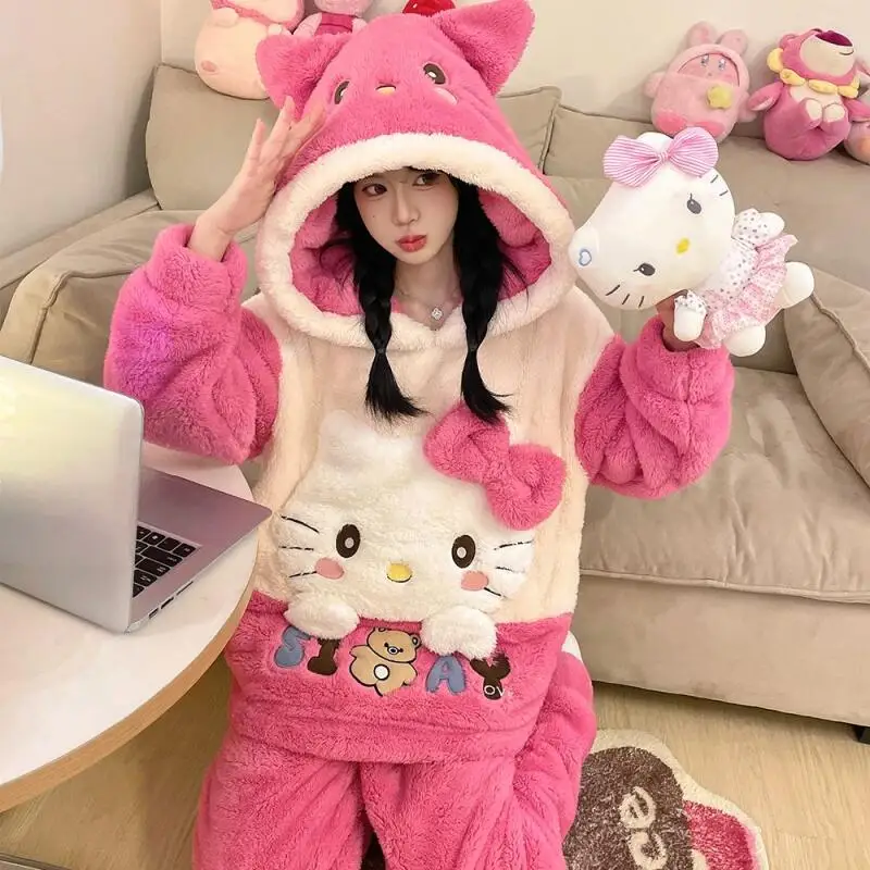 ชุดนอนกำมะหยี่ลายซินนามอโรล ซานริโอ้ สำหรับผู้หญิง ลายการ์ตูนเฮลโลคิตตี้ คุโรมิ แขนยาว อุ่นสบาย น่ารัก ชุดนอนเมโลดี้สำหรับสาวๆ