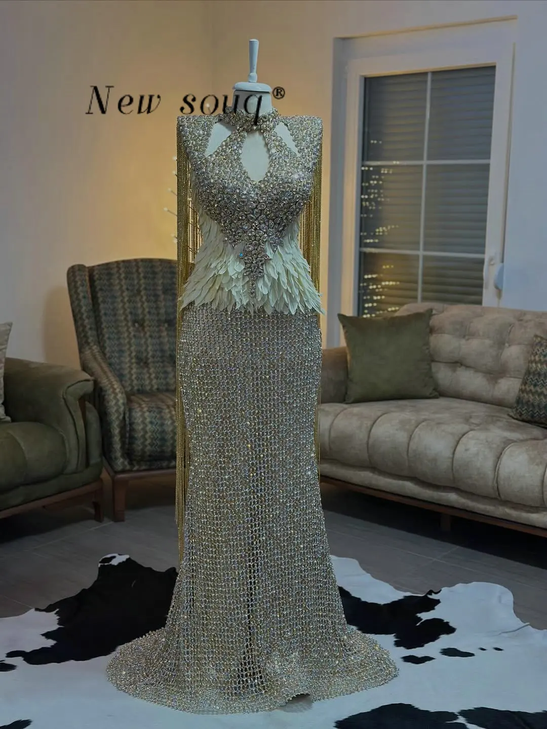 

Luxury Golden Feathers Crystals Tassels Long Evening Dresses Customized Dubai Arabic Wedding Events Pageant Party Gowns