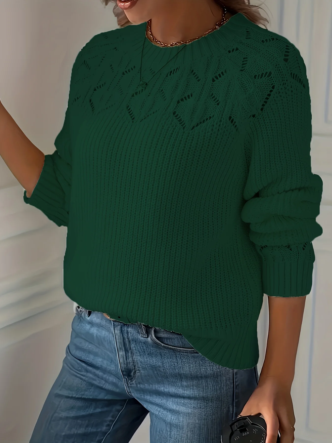 เสื้อไหมพรมถักขนาดใหญ่สีเขียวเข้มสำหรับผู้หญิง แฟชั่น เรียบง่าย คอกลมย้อนยุค ตกแต่งด้วยลวดลายกลวง