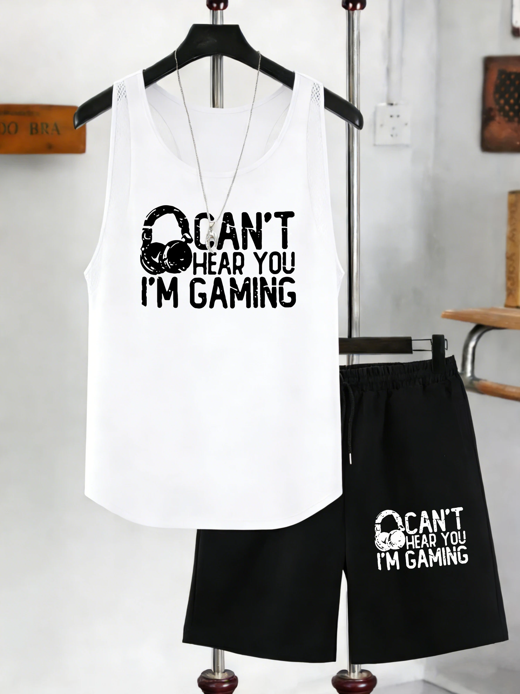 

Мужской комплект: майка с принтом "Не могу тебя слышать, я играю в игры" и дышащие шорты с широкими штанинами для фитнеса и лета