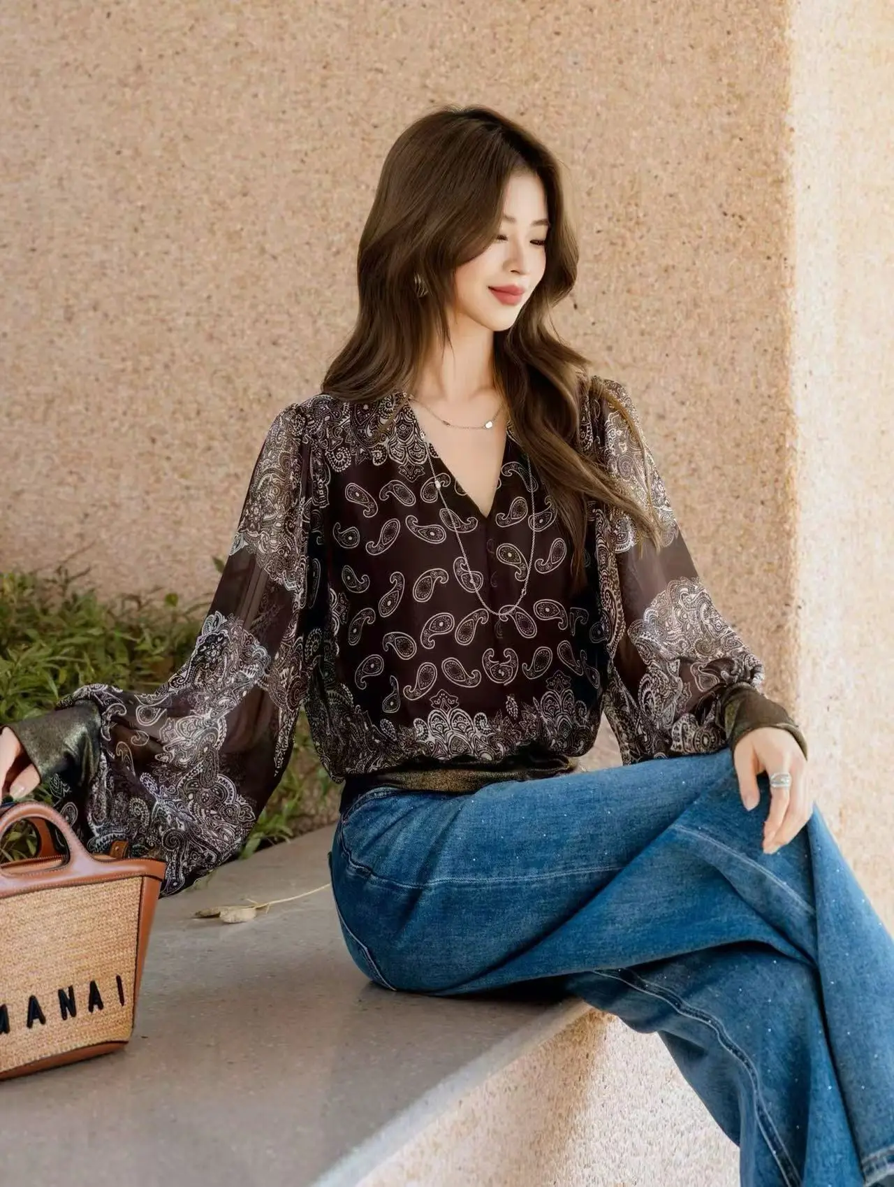 2026 Summer Designer's Retro V-neck Silk Fabric with Floral Flared Sleeves and Contrasting Colors Spliced Cuff Women's Shirt - view 4