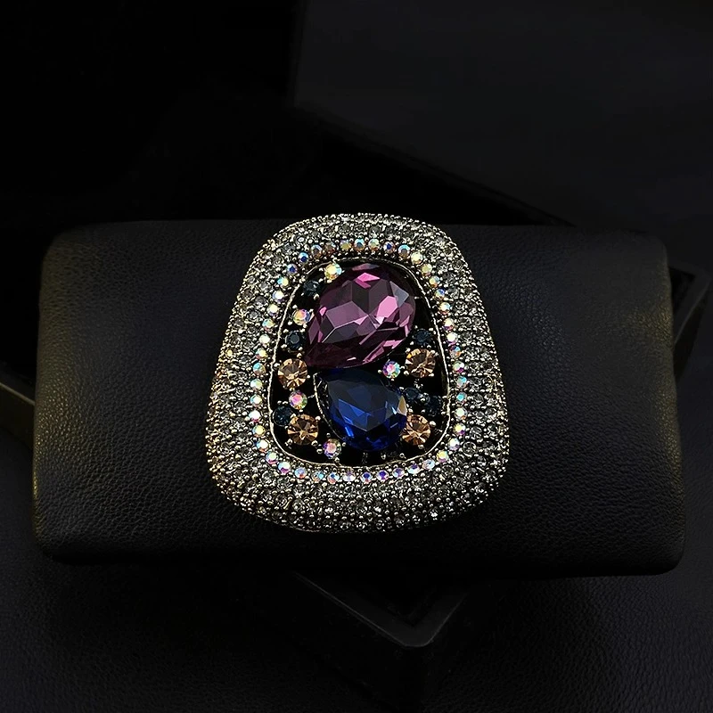 

Vintage Multicolor Crystal Brooch for Women Retro Tone Lapel Pin Elegant Banquet Dress Suit Luxury Gift Clothing Accessory 1635