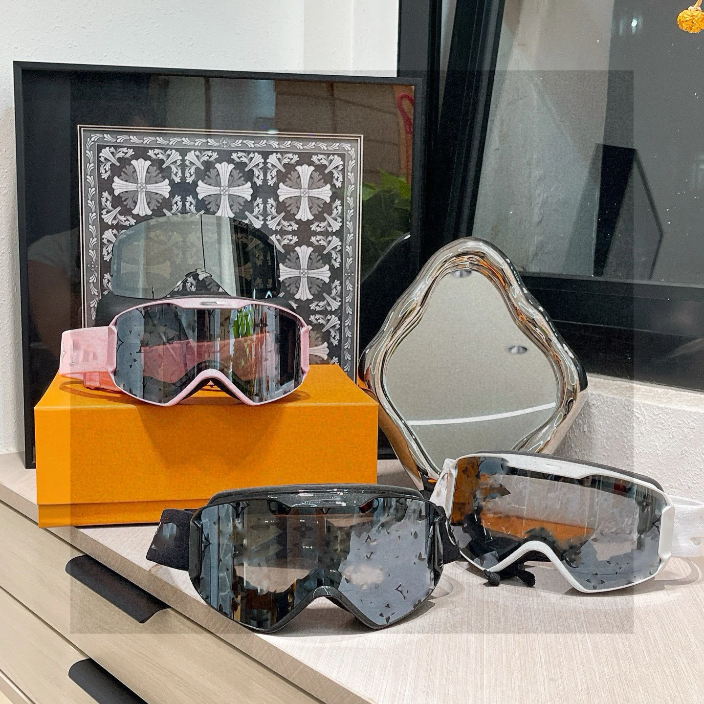 

High-End Ski Goggles Convertible Into Luxury Polarized Sports Sunglasses With Anti-Fog Technology