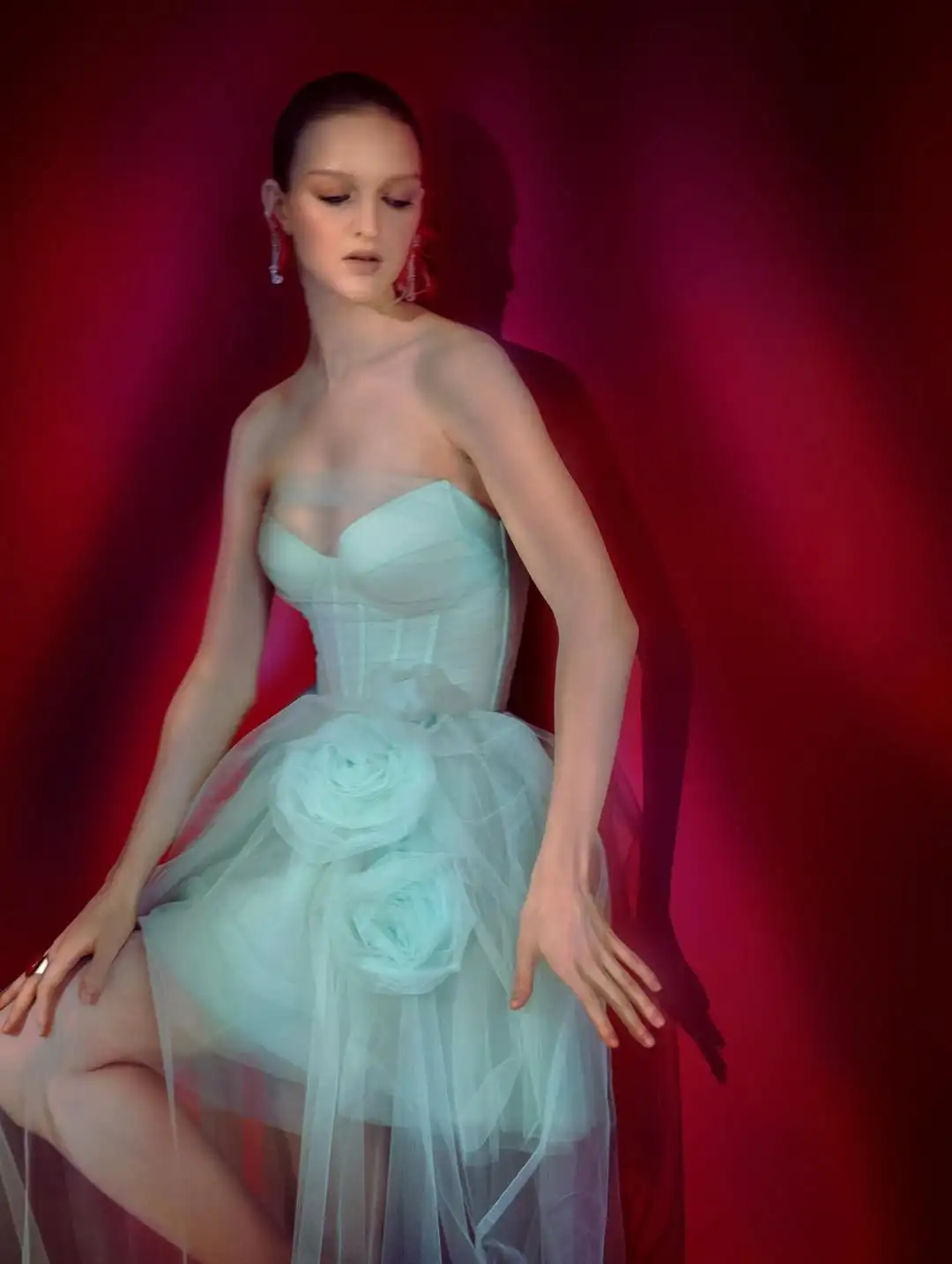 ชุดเดรสผ้าทูลล์สีมิ้นต์สไตล์นางฟ้า คอลเลคชั่นฤดูใบไม้ผลิ 2026 ประดับดอกไม้ทำมือ ชุดราตรีงานพรอมยาว ดีไซน์เก๋ไก๋สำหรับผู้หญิง ชุดออกงานหรูหรา