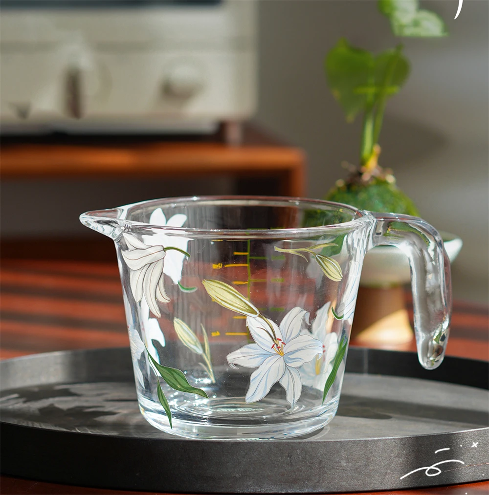 

Маленькая мерная чашка из свежего стекла со шкалой, термостойкая бытовая чашка для выпечки яиц, кухонная специальная прозрачная чашка с принтом