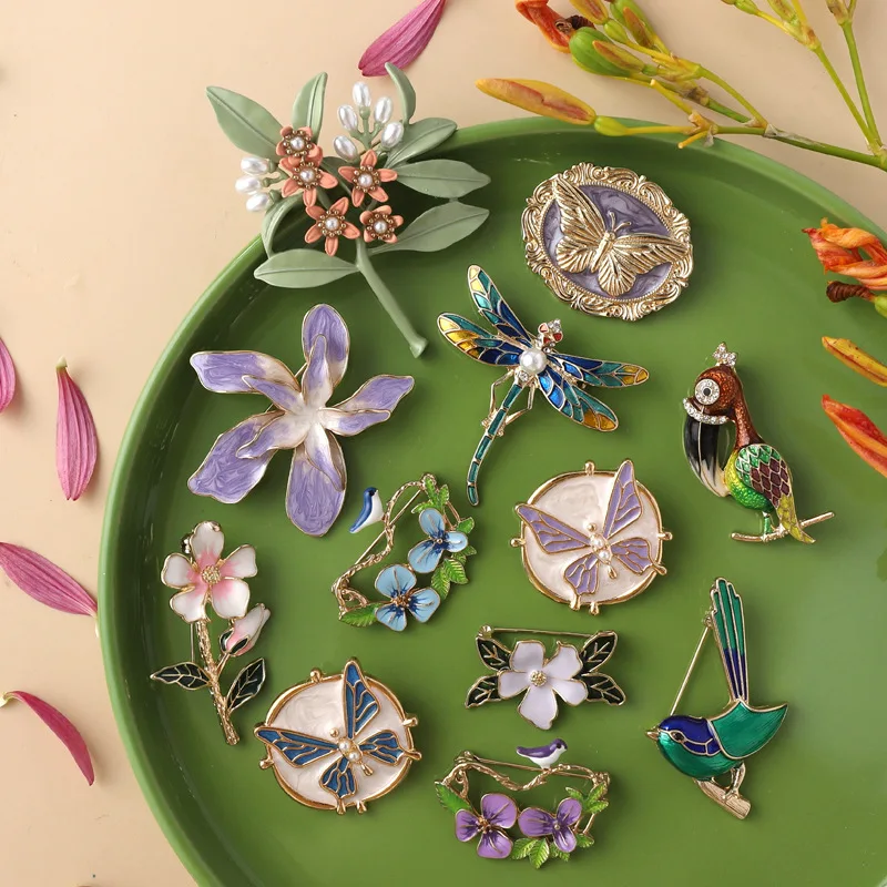 Vintage Enamel Flower Bird Brooches For Women Men Fashin High Qulaity Metal Design Clothing Coat Pins Party Wedding Jewelry