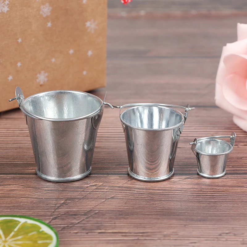 1Pcs Tiny Iron Pail for Dollhouse Ornamentation, Miniture Beach Bucket Toy for Kids