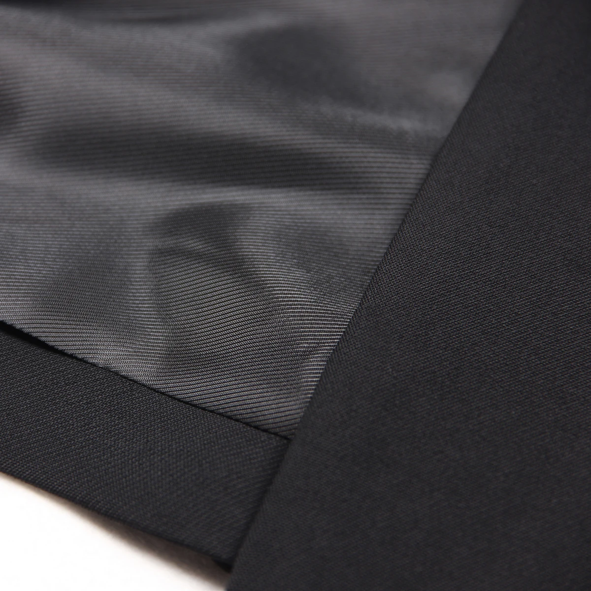 Wysokiej jakości, wyszczuplający komplet damski na wiosnę i jesień - modny, elegancki, biznesowy, z długim rękawem.