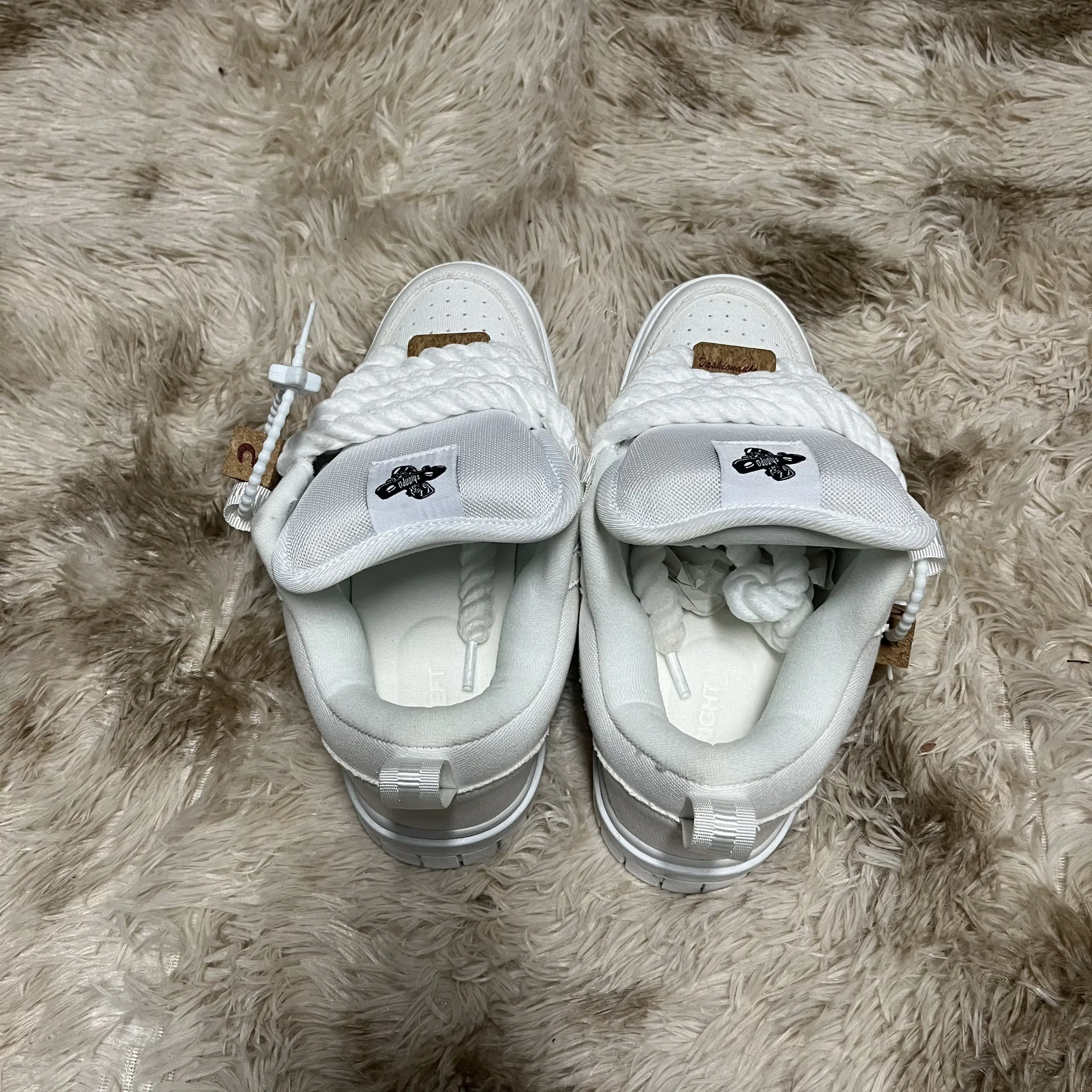 Unisex White Sneakers with Thick Tongue, White Loafers, Large Size Shoes, Casual Shoes, Breathable and Wear-Resistant, Couple's Casual Versatile Fashion Sneakers