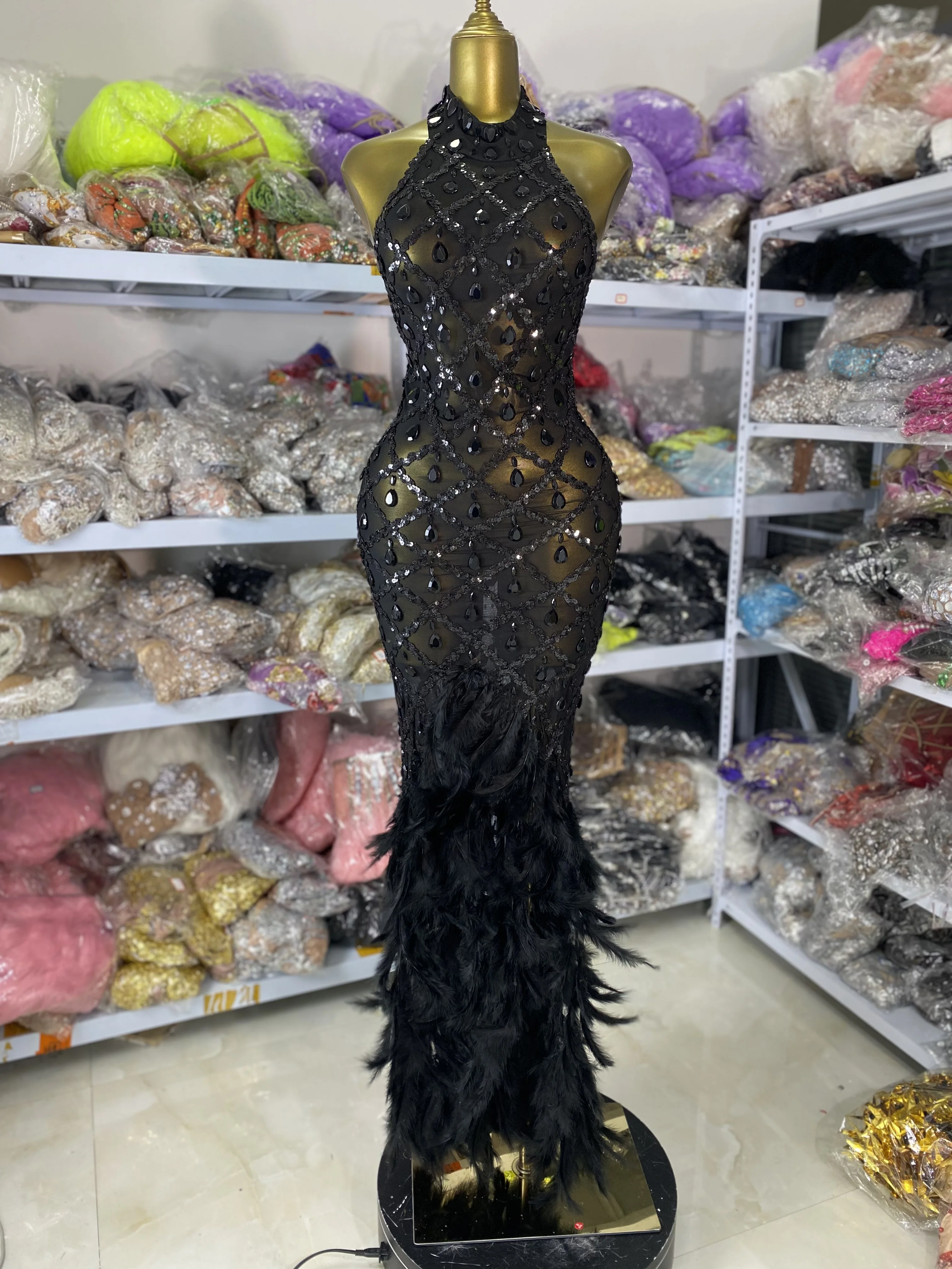 

Женское роскошное праздничное платье, черные блестки, стразы, перья, подол, макси, длинные вечерние платья знаменитостей для подиума, цельные платья