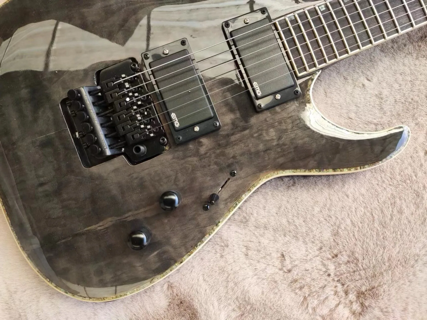 جيتار كهربائي عالي الجودة مكون من 6 أوتار، ولوحة أصابع من خشب الورد، وجسر اهتزاز، ولاقط EMG #4