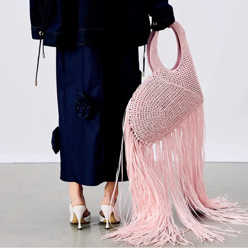 Bolso tejido con borlas de corazón de amor, bolso de mano de gran capacidad con corazón de melocotón de lujo a la moda, bolso de mujer con borla rosa de nueva marca de diseñador