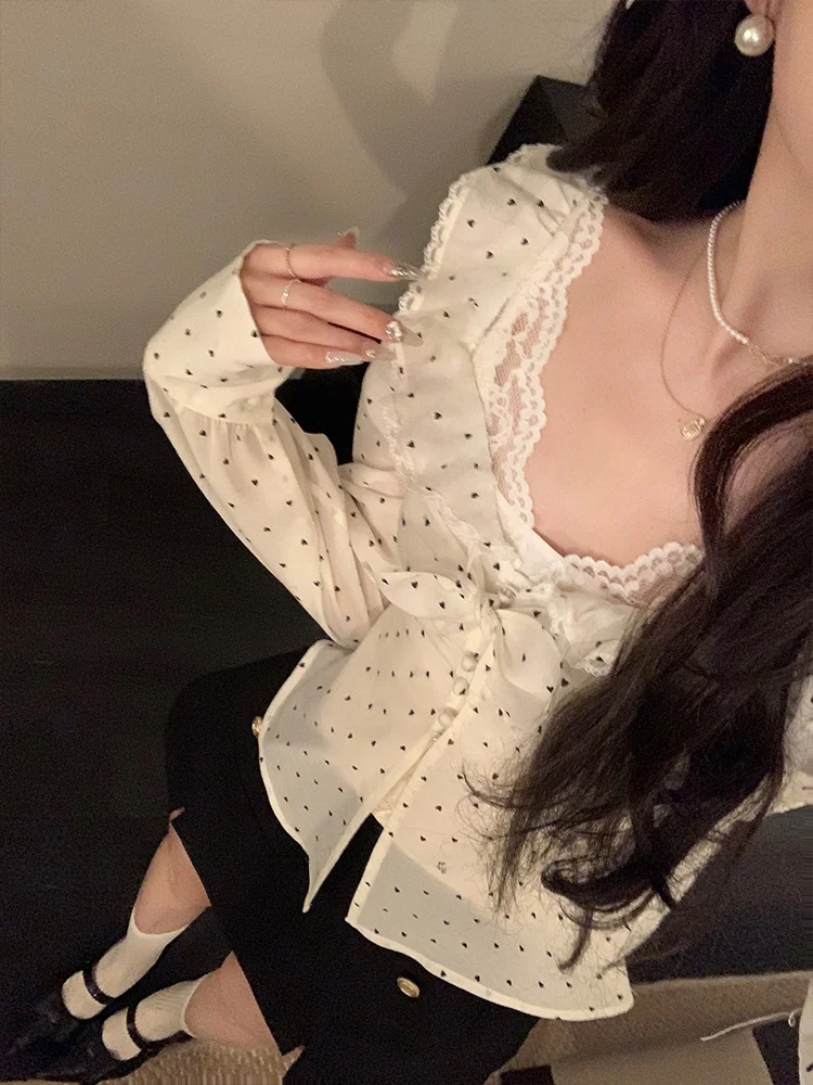 

Белая женская блузка Acaine в горошек с квадратным воротником, осенний базовый слой, модный топ с запахом, милый стиль, длинный рукав